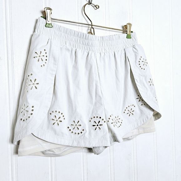 Sweaty Betty Shorts Womens Size 6 Broderie Anglaise Split Tulip Hems - Picture 1 of 15